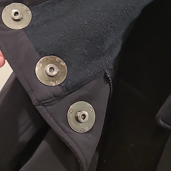 Lululemon Jacket. Size 8 - Picture 8 of 9